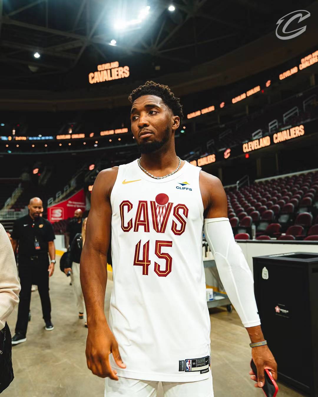 纽约洋基在 2024 年宣布将为其主场的每一位季票持有者赠送大谷与贾吉的联名画册